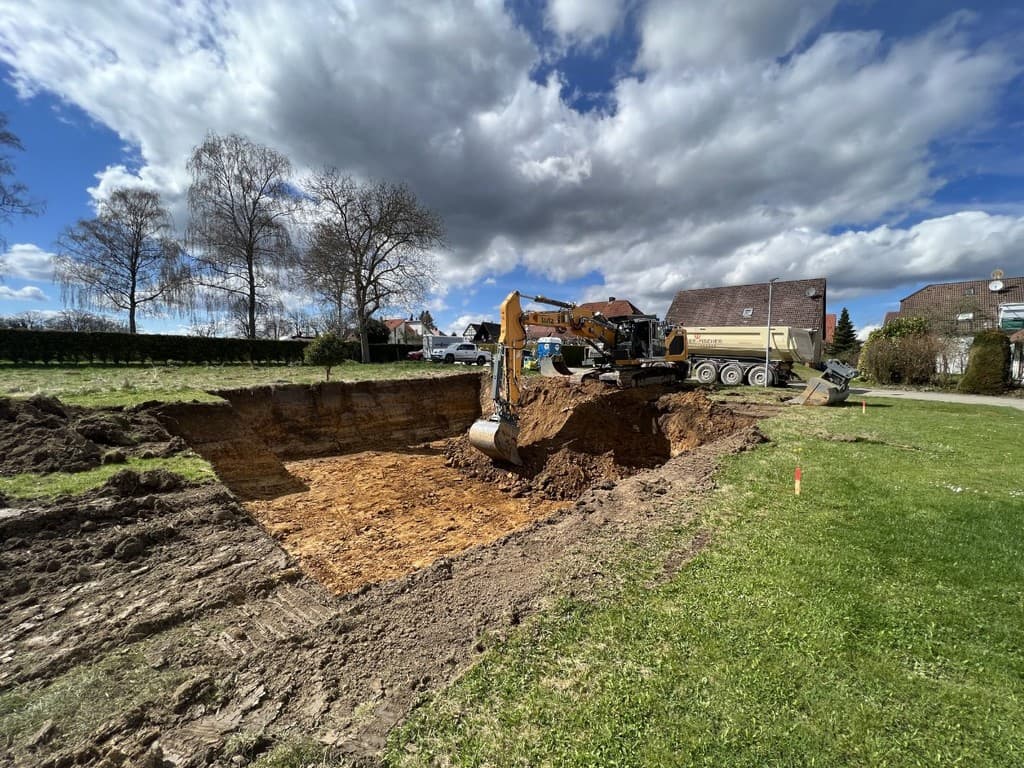Bagger auf Baustelle